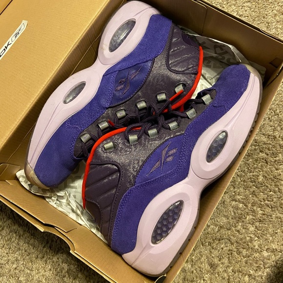 Reebok Other - Reebox Question Mid size 10